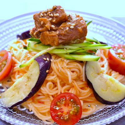 揚げなすとさば缶のピリ辛素麺