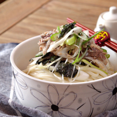 海苔と長ネギナムルのサバ缶冷やしぶっかけうどん