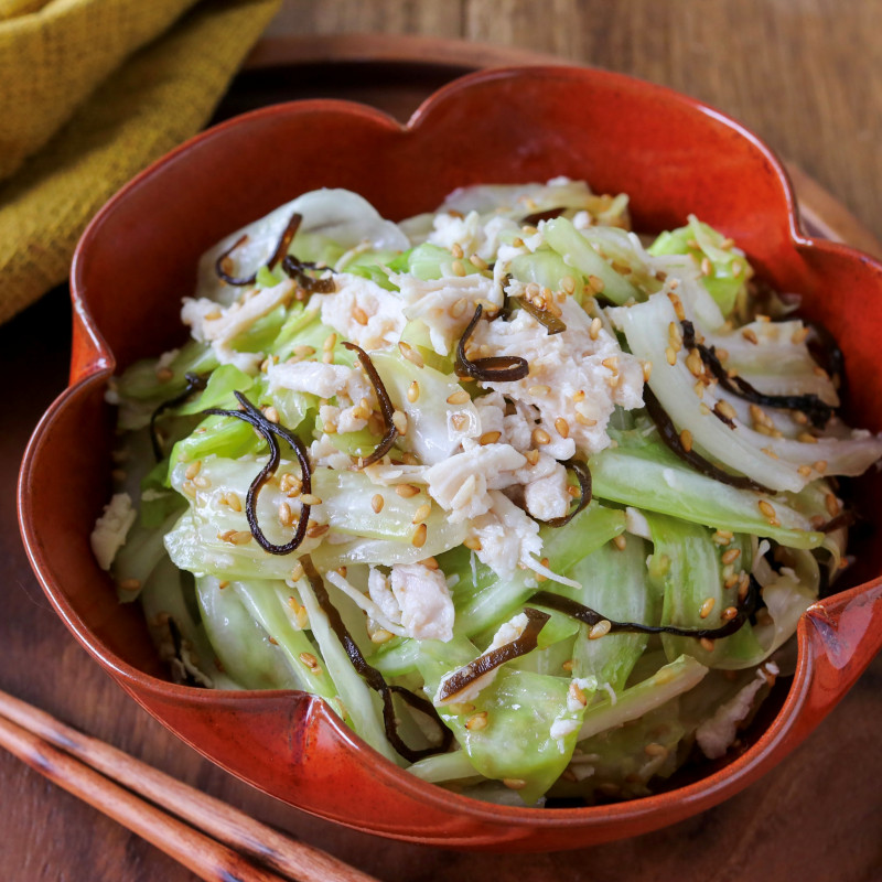 鶏ささみとキャベツの塩昆布和え